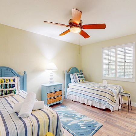 Surrounded By Sea Breezes Villa Anna Maria Exterior photo